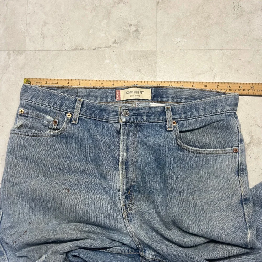 Levis 560 Comfort Fit Jeans Light Wash Mens W36 L30 Distressed Baggy Denim 0752